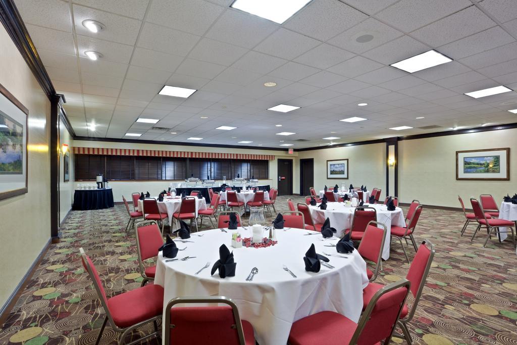 Holiday Inn Olathe Medical Center Restaurant photo