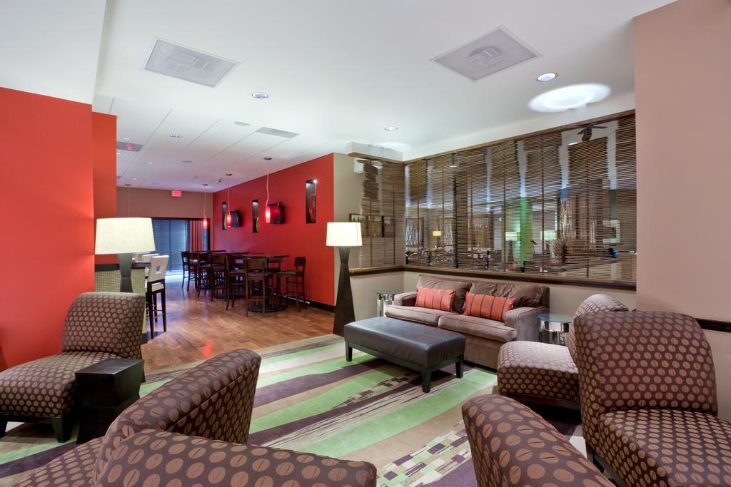 Holiday Inn Olathe Medical Center Interior photo