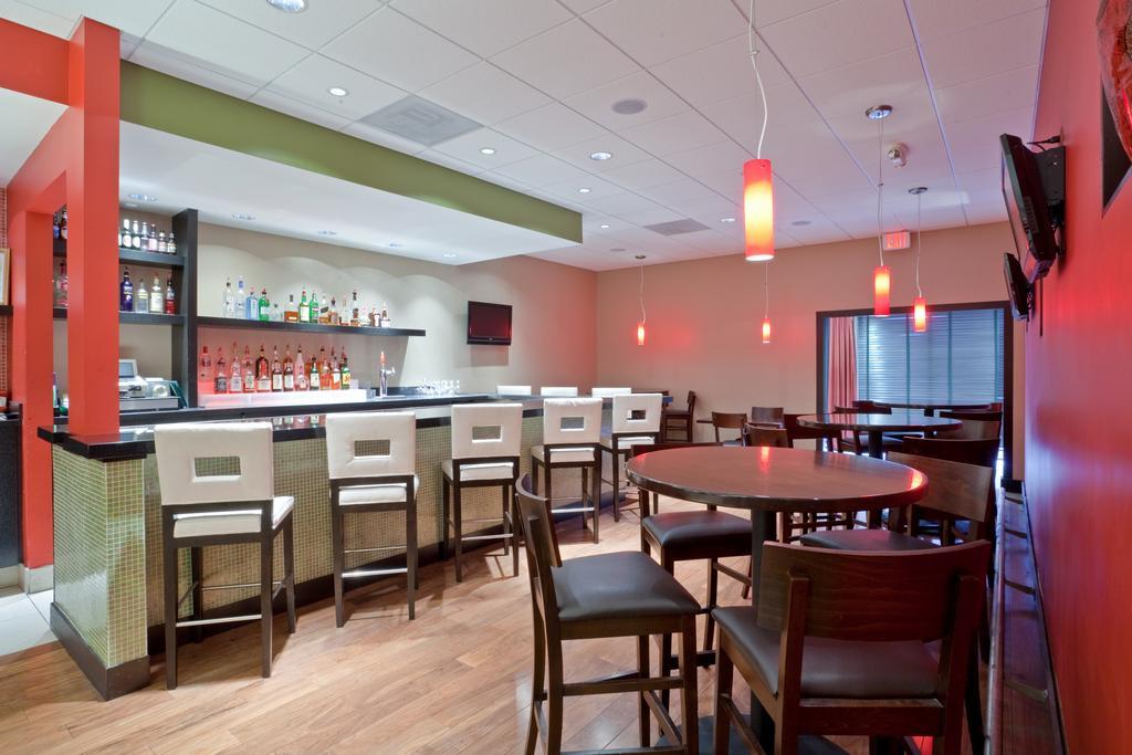 Holiday Inn Olathe Medical Center Restaurant photo