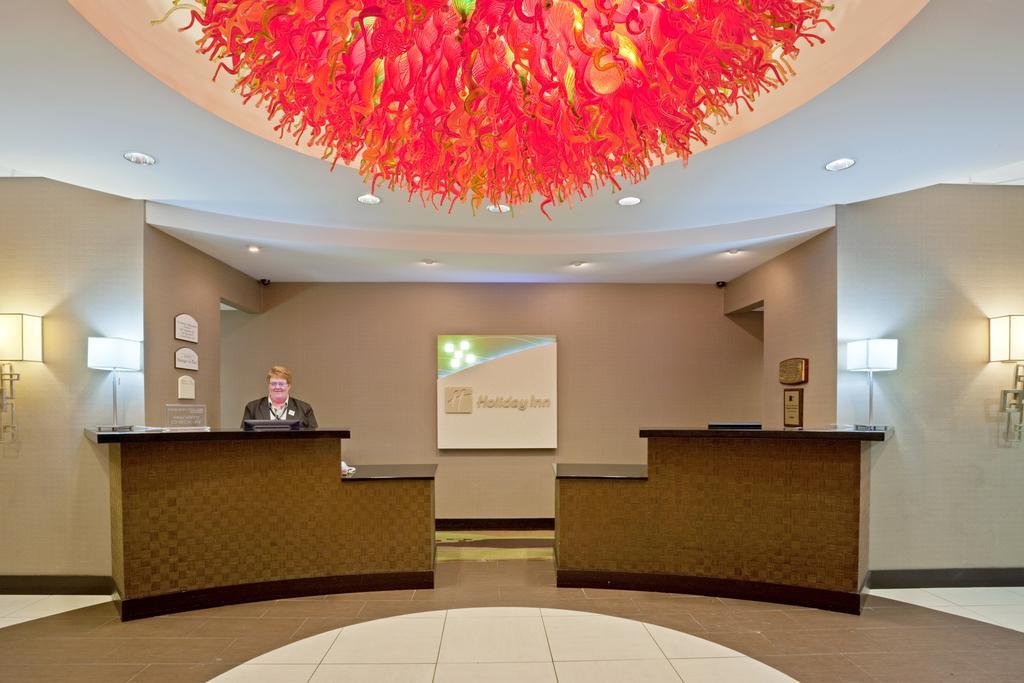 Holiday Inn Olathe Medical Center Interior photo